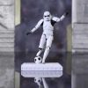 Star Wars Stormtrooper Hálóba Akadt - Focista, 17 cm