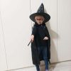 Varázsló jelmez – 4 részes szett: köpeny, kalap, varázspálca és szemüveg, Kruzzel